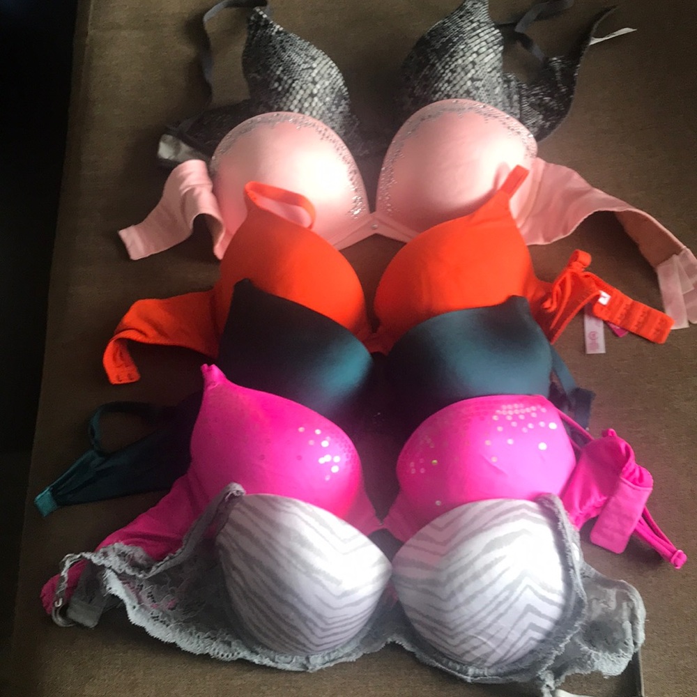 Lot of 32D bras